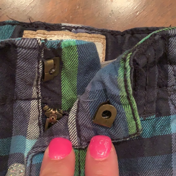 Size 5 shorts. Adjustable waist. - Picture 3 of 6